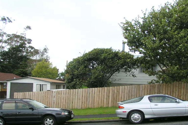 Photo of property in 3 Garton Drive, Massey, Auckland, 0614