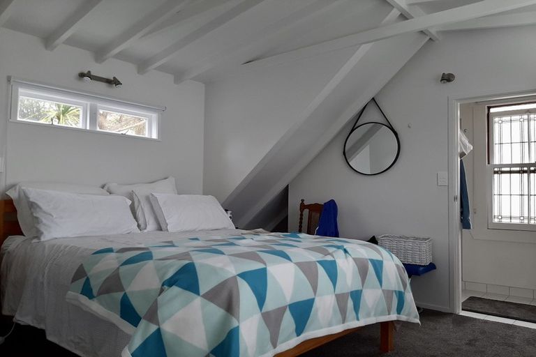 Photo of property in 27 Hastings Parade, Devonport, Auckland, 0624