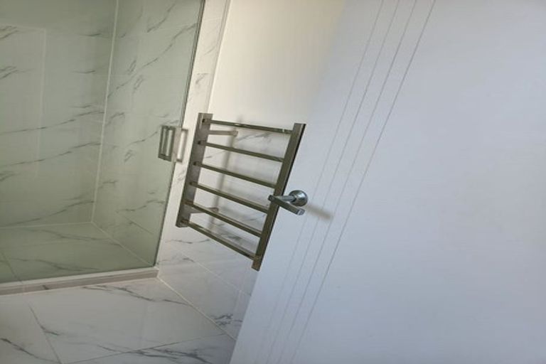 Photo of property in 21 Oaktree Avenue, Browns Bay, Auckland, 0630