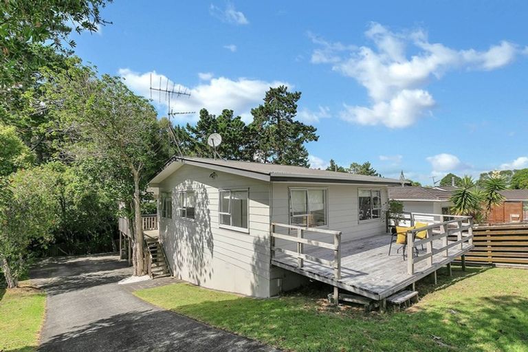 Photo of property in 10 Regency Place, Sunnynook, Auckland, 0632