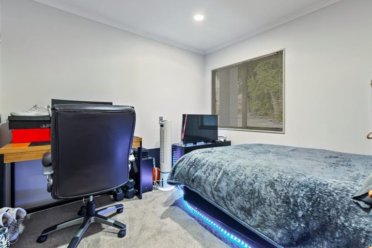 Photo of property in 34 Vermeer Place, West Harbour, Auckland, 0618