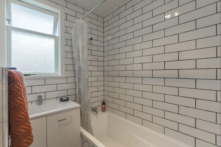 Photo of property in 14 Kowhai Grove, Raumati Beach, Paraparaumu, 5032