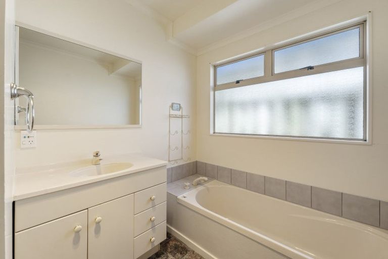 Photo of property in 43 Kiddle Drive, Hilltop, Taupo, 3330