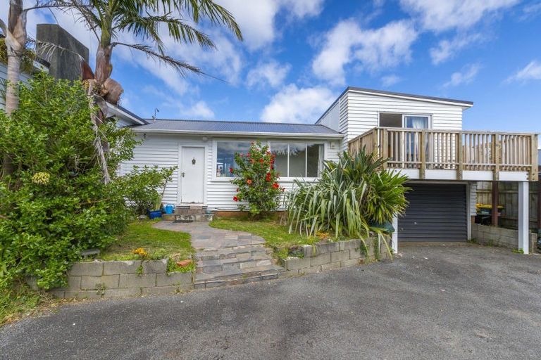 Photo of property in 14 Kowhai Grove, Raumati Beach, Paraparaumu, 5032