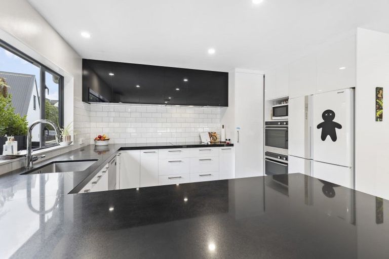 Photo of property in 11 Ruapehu Drive, Fitzherbert, Palmerston North, 4410