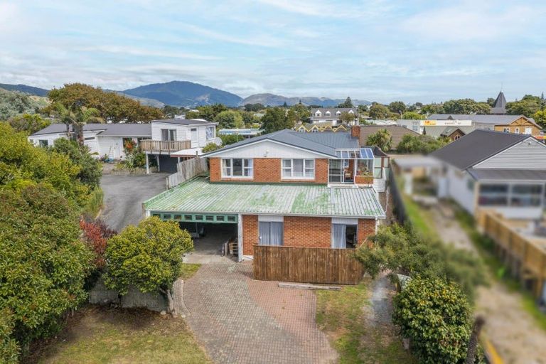 Photo of property in 12 Kowhai Grove, Raumati Beach, Paraparaumu, 5032
