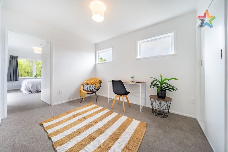 Photo of property in 64 Oakleigh Street, Maungaraki, Lower Hutt, 5010