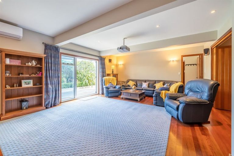 Photo of property in 62 Kiriwai Road, Paremata, Porirua, 5024
