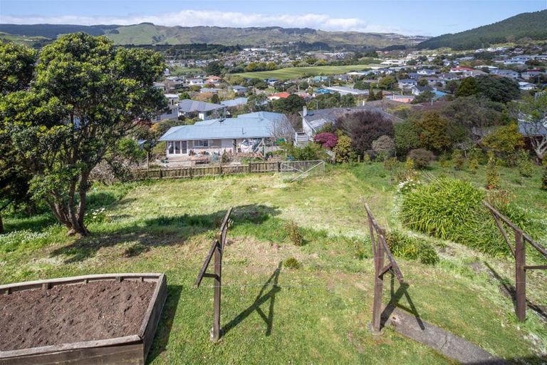 Photo of property in 52 Saint Johns Terrace, Tawa, Wellington, 5028
