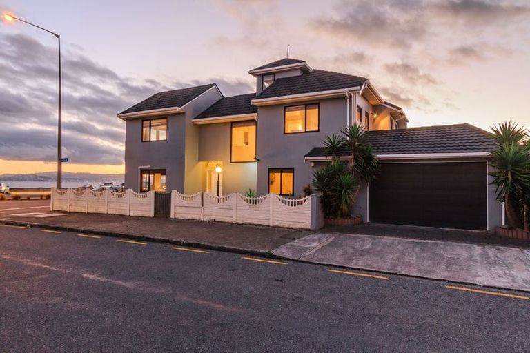 Photo of property in 243 The Esplanade, Petone, Lower Hutt, 5012
