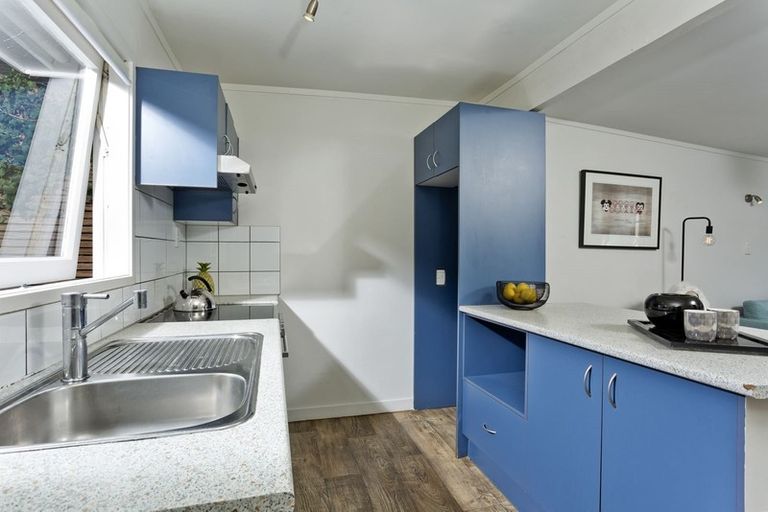 Photo of property in 3/2 Bentley Avenue, Glenfield, Auckland, 0629