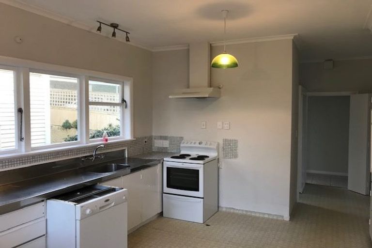 Photo of property in 7 Waiteata Road, Kelburn, Wellington, 6012