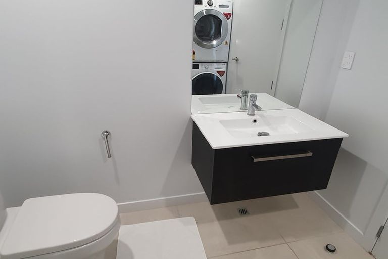 Photo of property in Frank Sargeson Apts, 204/80 Anzac Street, Takapuna, Auckland, 0622