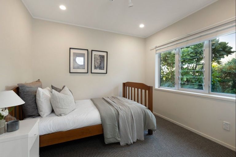 Photo of property in 58 Tindalls Bay Road, Tindalls Beach, Whangaparaoa, 0930