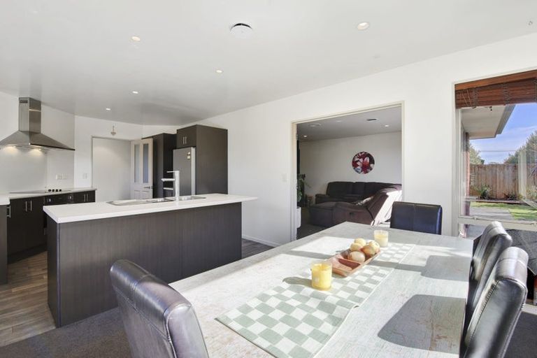 Photo of property in 6 Punga Lane, Parklands, Christchurch, 8083