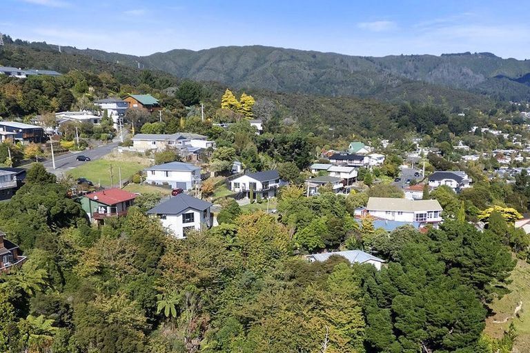 Photo of property in 8 Castle Crescent, Stokes Valley, Lower Hutt, 5019
