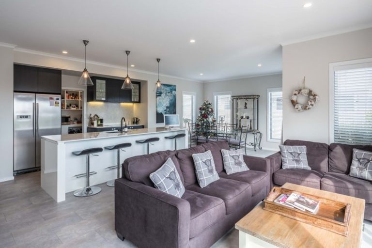 Photo of property in 11 Waipunahau Road, Waikanae, 5036