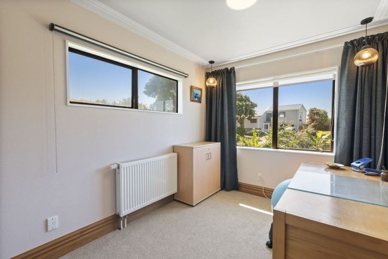 Photo of property in 37 Hicks Crescent, Waikanae Beach, Waikanae, 5036