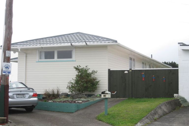Photo of property in 14 Turville Crescent, Newlands, Wellington, 6037