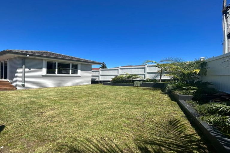 Photo of property in 6 Channel View Road, Campbells Bay, Auckland, 0630