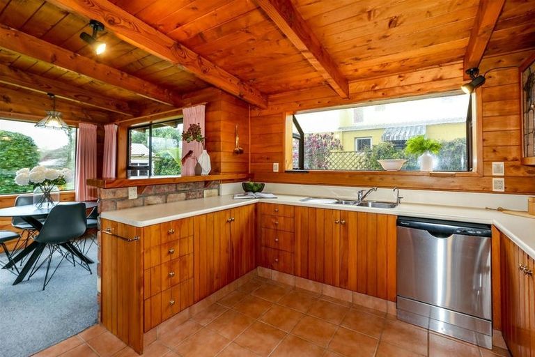 Photo of property in 3 Rennell Street, Frankleigh Park, New Plymouth, 4310