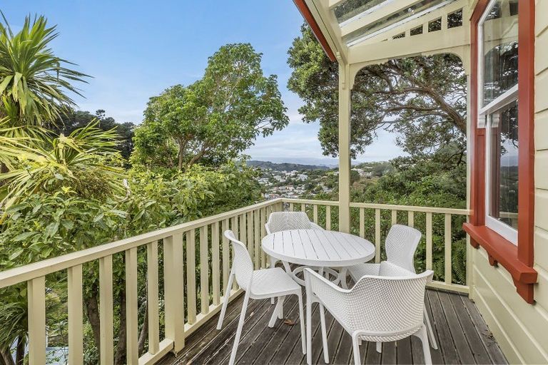 Photo of property in 153 Raroa Road, Aro Valley, Wellington, 6012
