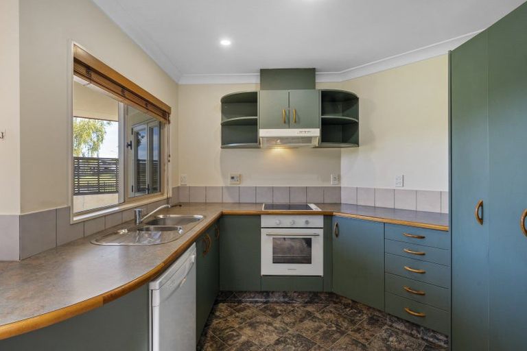 Photo of property in 43 Kiddle Drive, Hilltop, Taupo, 3330