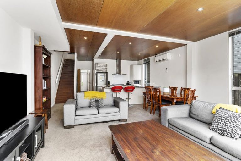 Photo of property in 3/3 Severn Street, Island Bay, Wellington, 6023