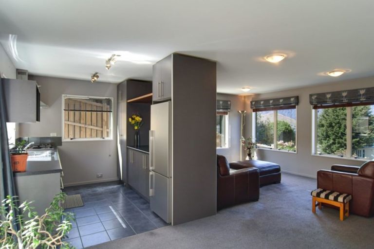 Photo of property in 28 Wynyard Crescent, Fernhill, Queenstown, 9300
