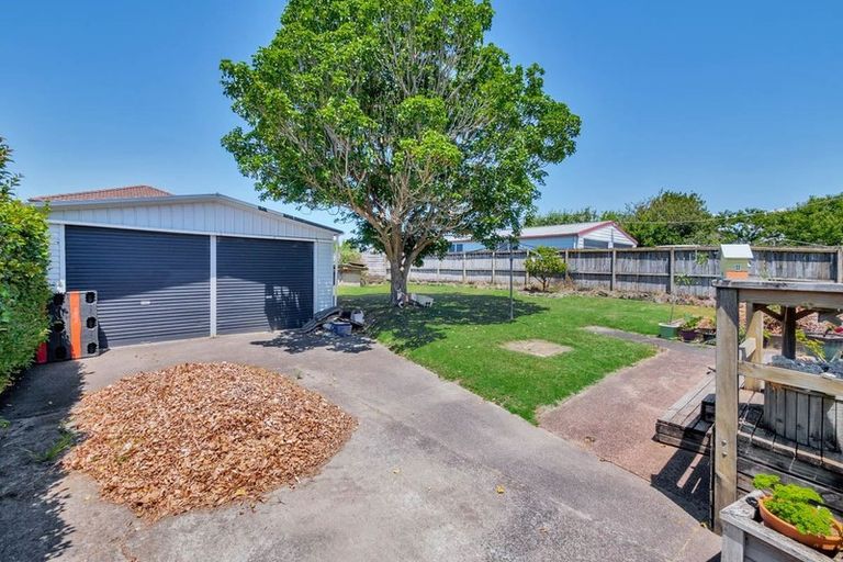 Photo of property in 42 Barrys Road, Glendene, Auckland, 0602