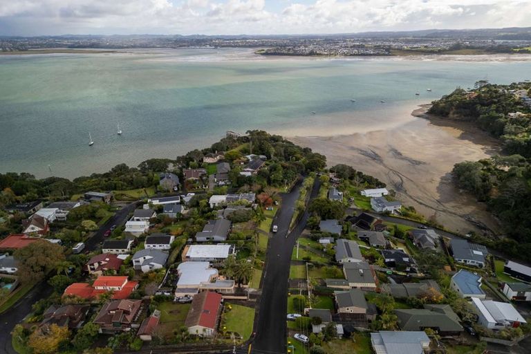 Photo of property in 116 Island Bay Road, Beach Haven, Auckland, 0626