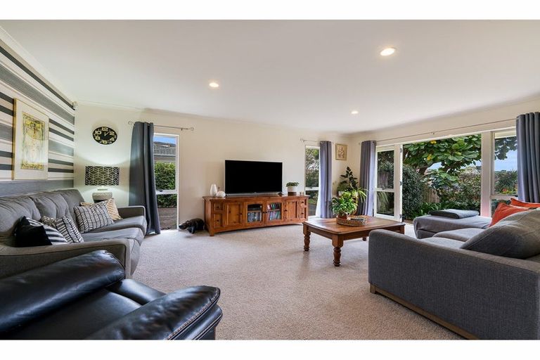 Photo of property in 36 Kohanga Road, Mangere Bridge, Auckland, 2022