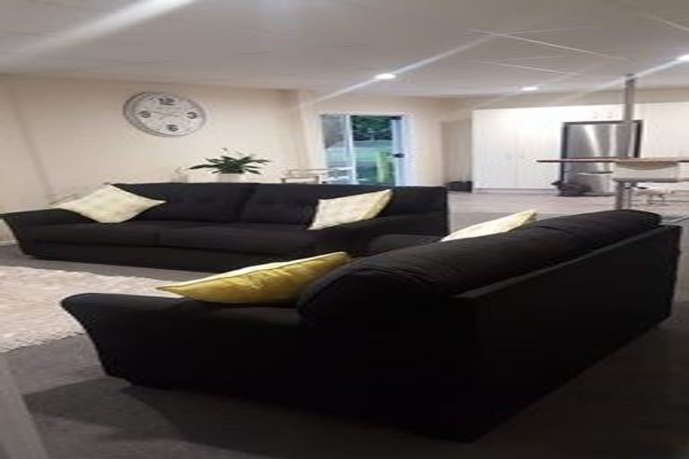 Photo of property in 21 Pyle Road West, One Tree Point, 0118