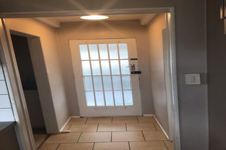 Photo of property in 17 Viola Avenue, Mangere East, Auckland, 2024