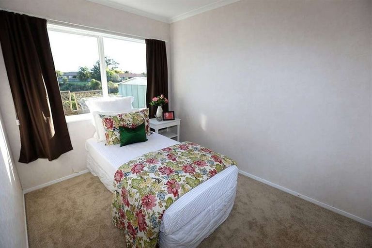 Photo of property in 50 Corta Bella Place, Golflands, Auckland, 2013