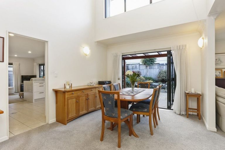 Photo of property in 8 Waimanu Bay Drive, Te Atatu Peninsula, Auckland, 0610