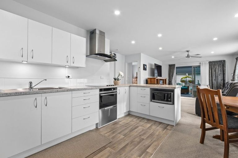 Photo of property in 11 Kamahi Crescent, Papamoa Beach, Papamoa, 3118