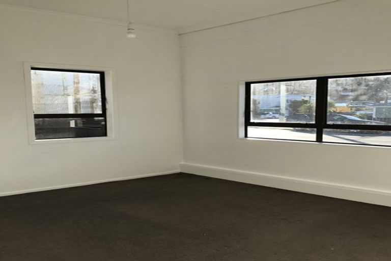 Photo of property in 17 Rua Street, Lyall Bay, Wellington, 6022