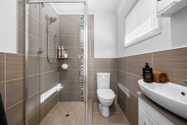 Photo of property in 32b Takutai Avenue, Bucklands Beach, Auckland, 2012