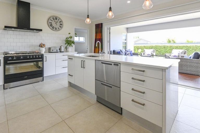 Photo of property in 4 Young Place, Taradale, Napier, 4112