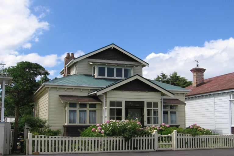 Photo of property in 28 Queens Parade, Devonport, Auckland, 0624