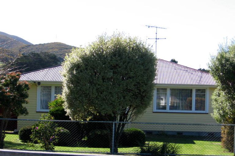 Photo of property in 1 Harrison Street West, Featherston, 5710