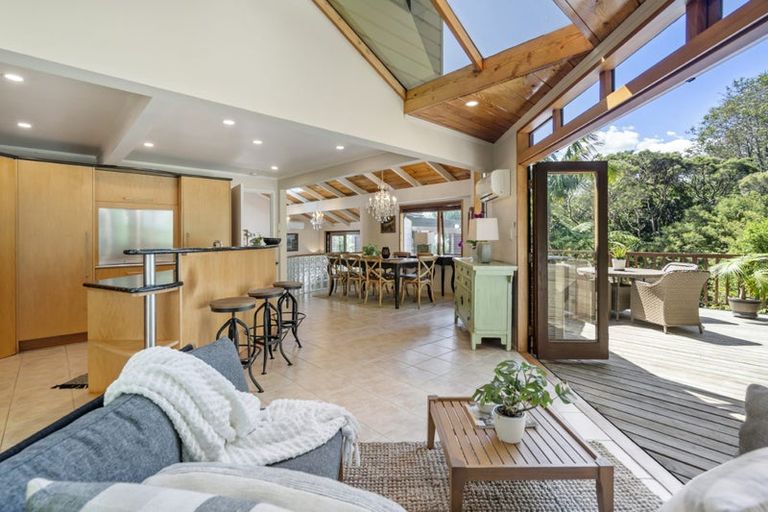 Photo of property in 22 Hebe Place, Birkenhead, Auckland, 0626