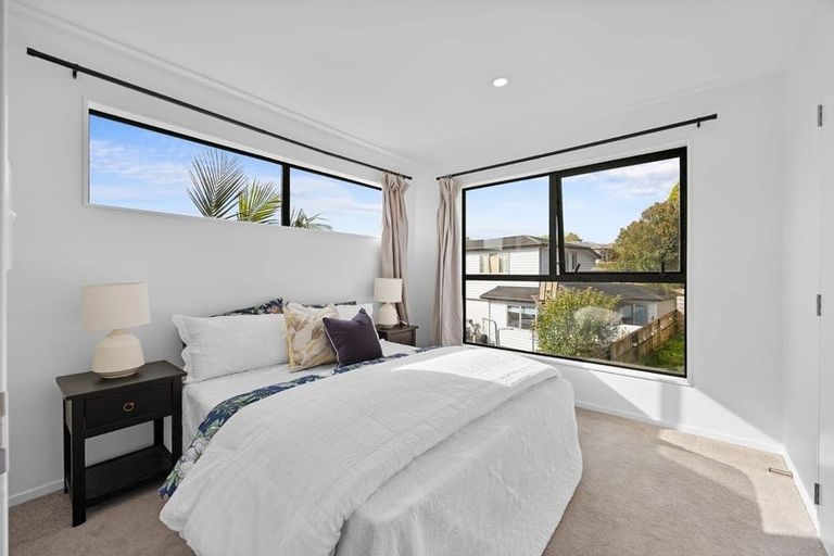 Photo of property in 1/233 Great North Road, Henderson, Auckland, 0612