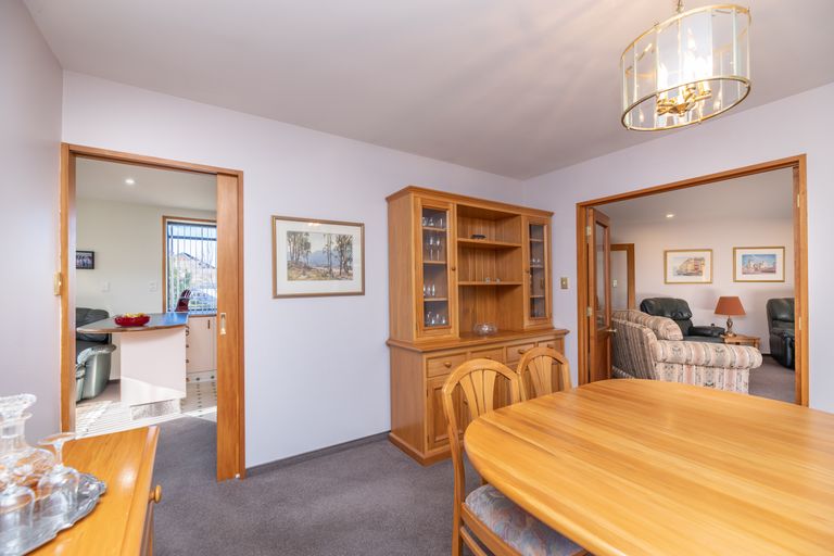 Photo of property in 22 Berkshire Drive, Avonhead, Christchurch, 8042