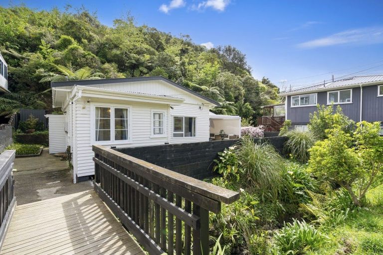 Photo of property in 42 Lincoln Avenue, Tawa, Wellington, 5028