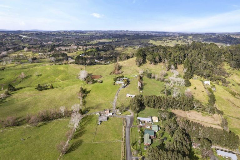 Photo of property in 107 Cemetery Road, Wainui, 0992