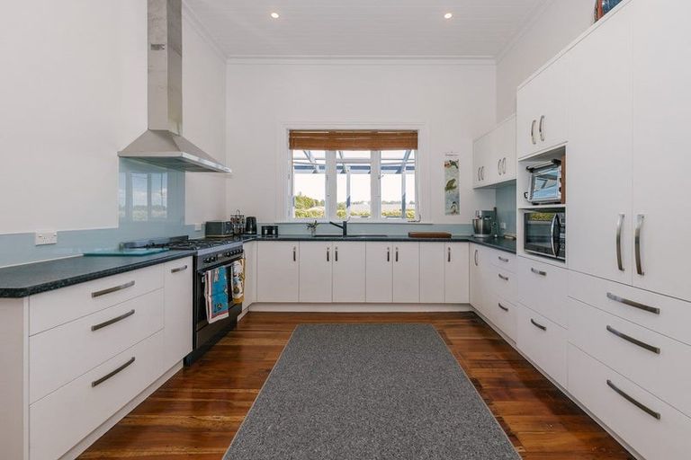 Photo of property in 40 Turitea Road, Fitzherbert, Palmerston North, 4472