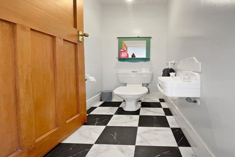 Photo of property in 25 Chamberlain Road, Karori, Wellington, 6012