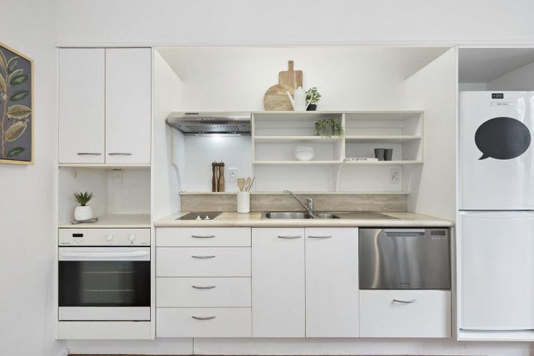 Photo of property in St Peters Apartments, 2a/192 Willis Street, Te Aro, Wellington, 6011